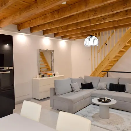 Maison De Village Wifi - Parking Et Jardin Prive *